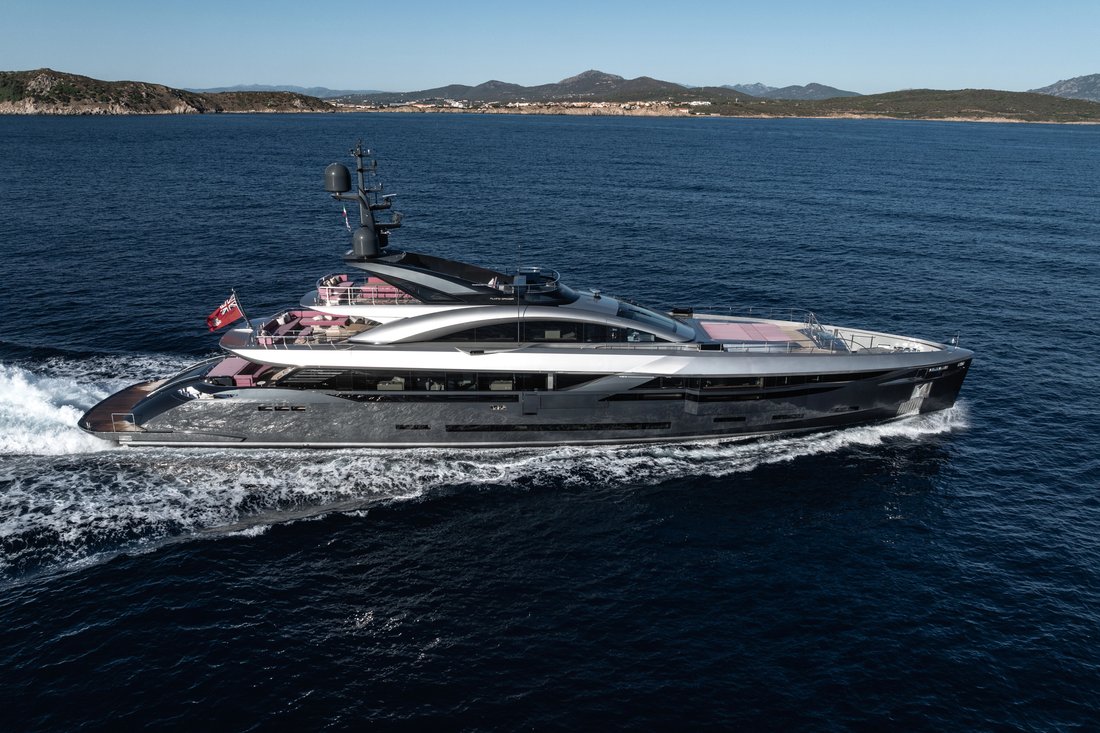 Yacht in Italy 2 - 18727423