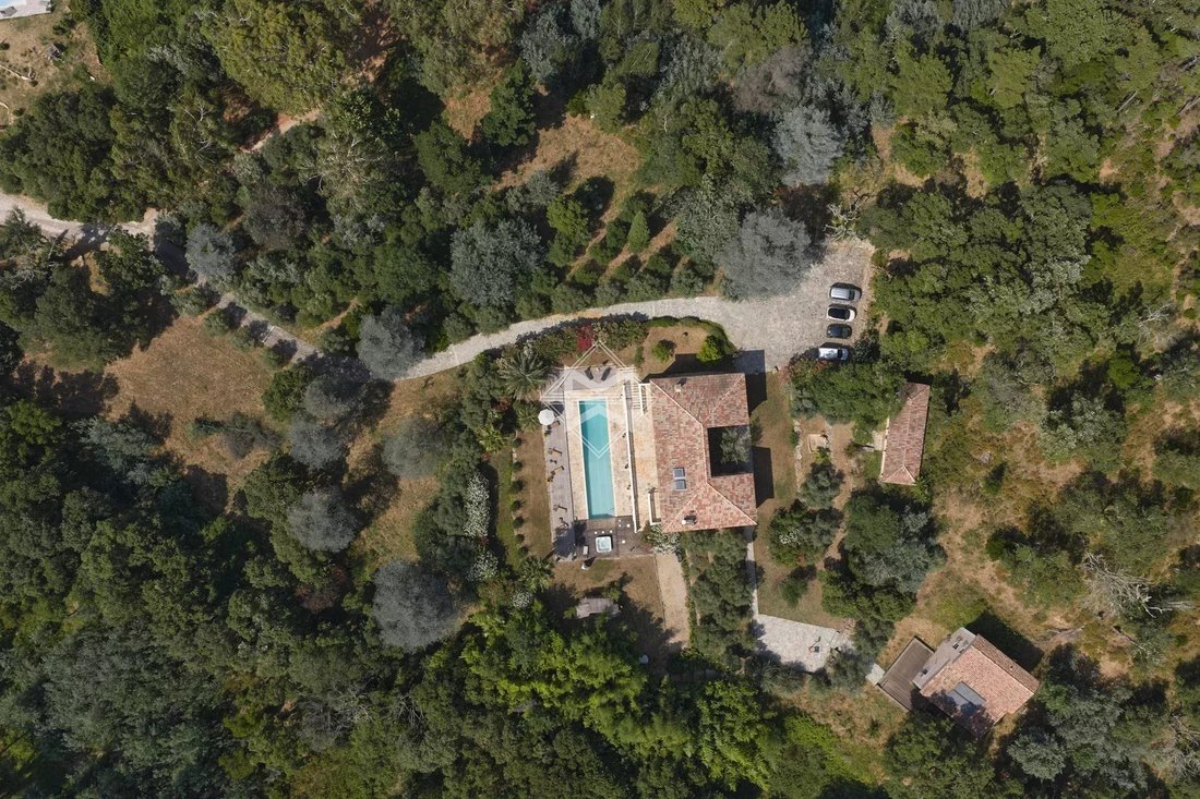 Villa in Centre Ville, Cogolin, France 2 - 18725553