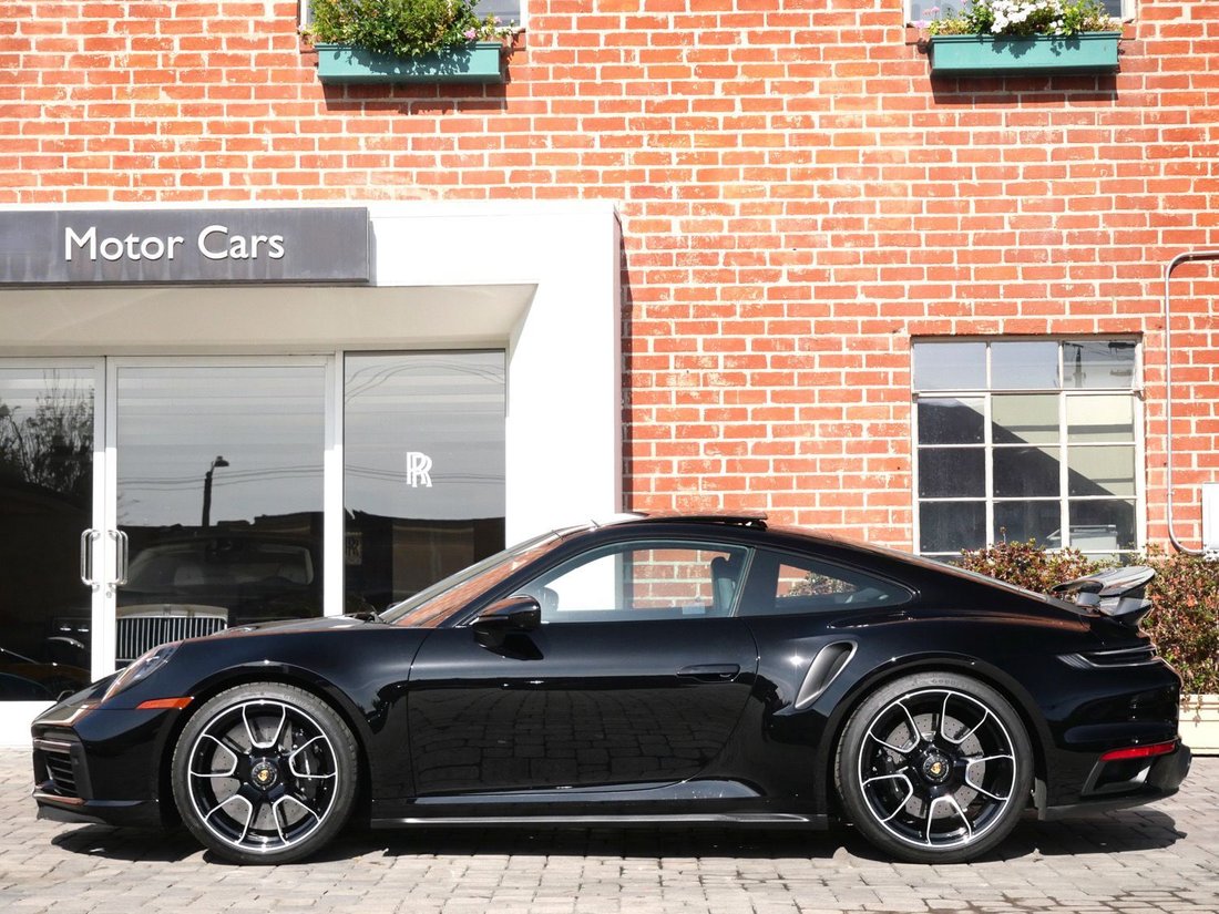 Coupe in Beverly Hills, CA, United States 4 - 18720910