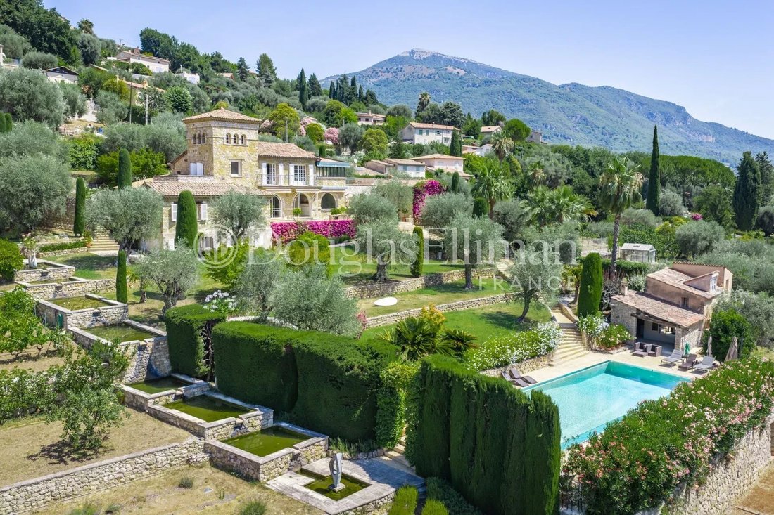 Villa in Châteauneuf-Grasse, Provence-Alpes-Côte d'Azur, France 1 - 15976249