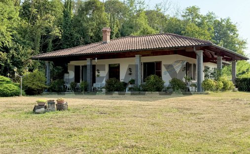 Villa in Cantello, Lombardei, Italien 1