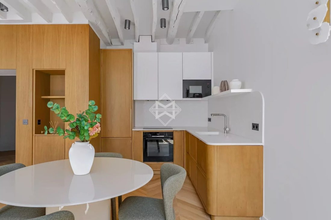 Apartment in Saint Thomas d'Aquin, Paris 7e Arrondissement, Paris 4 - 18720798