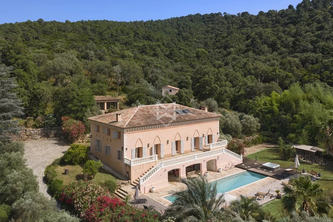 Villa in Centre Ville, Cogolin, France 5 - 18725553