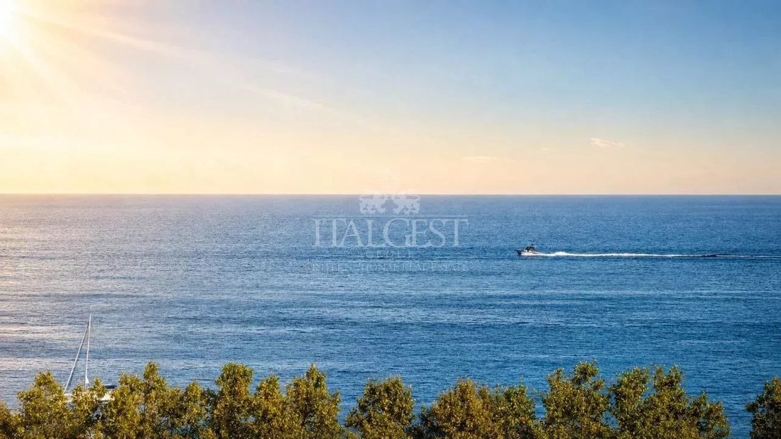Apartamento en Menton, Provenza-Alpes-Costa Azul, Francia 1 - 18723726