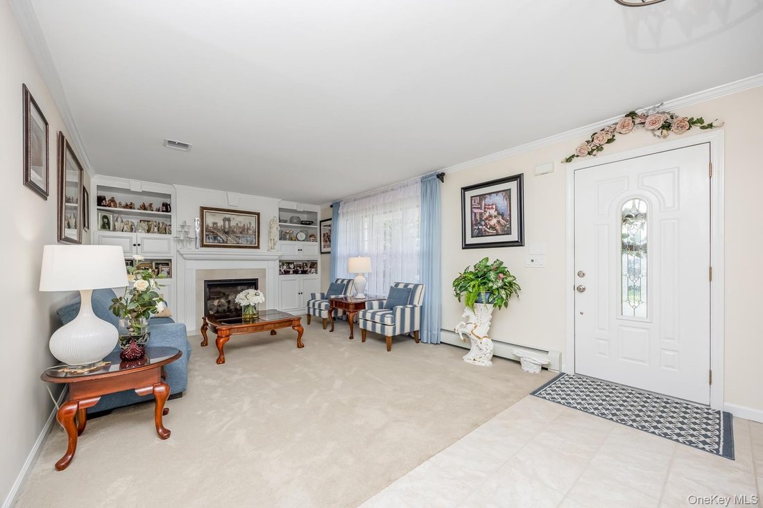 Casa en Centereach, Nueva York, Estados Unidos 4 - 18726354