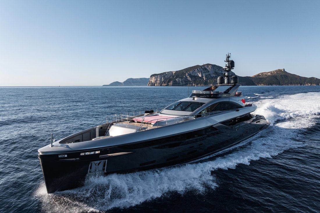 Yacht in Italy 4 - 18727423