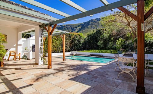 House in Fernkloof Estate, Western Cape, South Africa 1