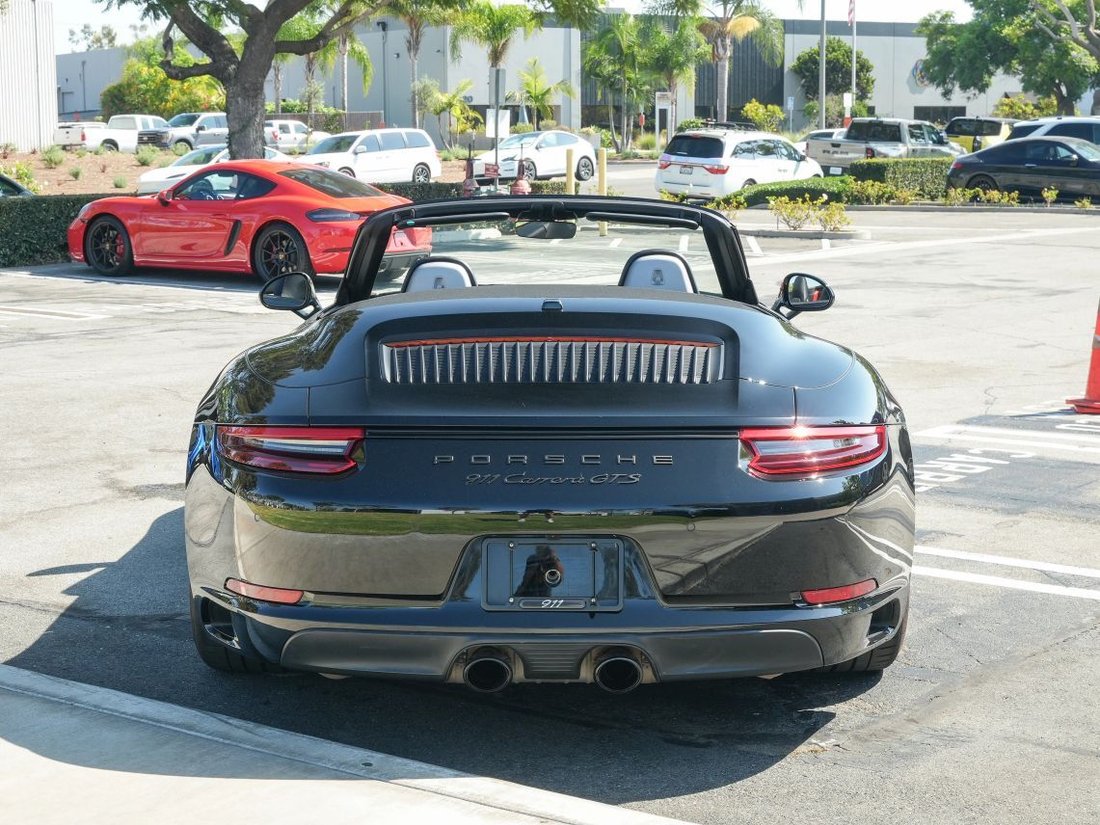 Cabriolet in Costa Mesa, CA, United States 3 - 18679658