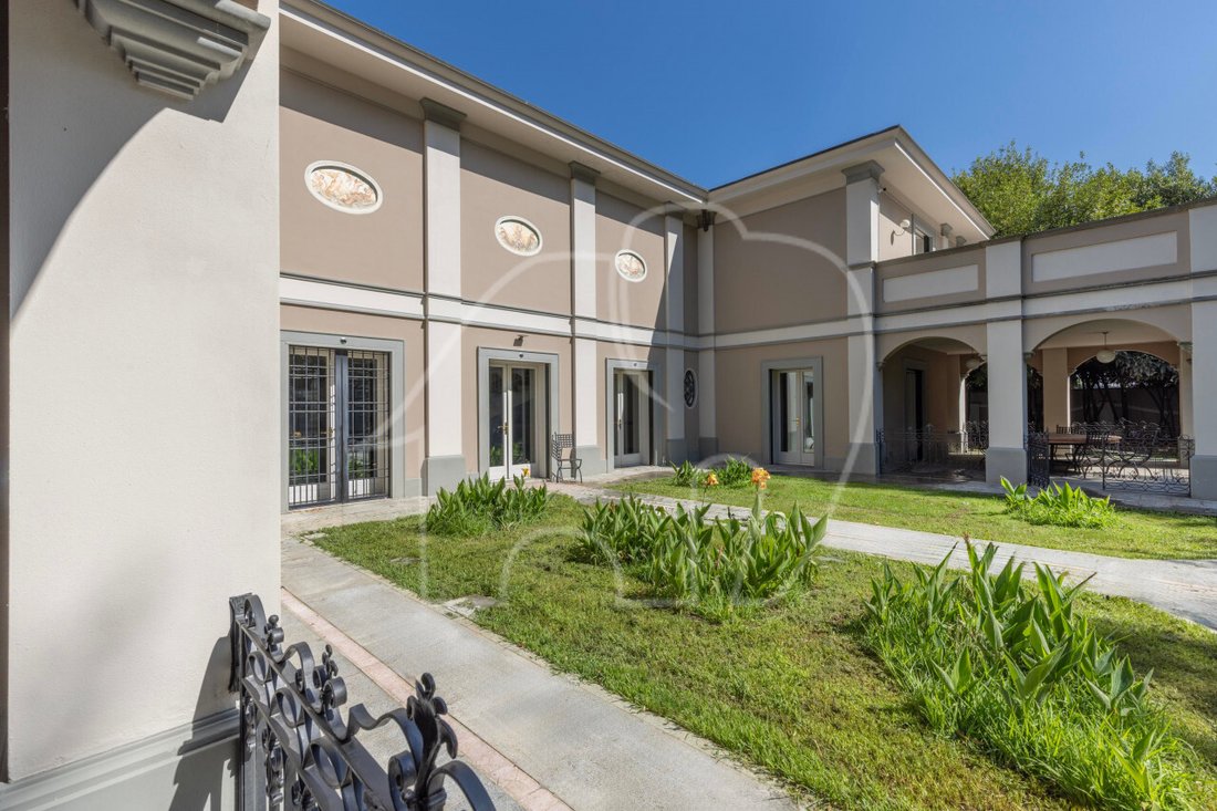 Villa in Chiari, Lombardia, Italia 2 - 18728582