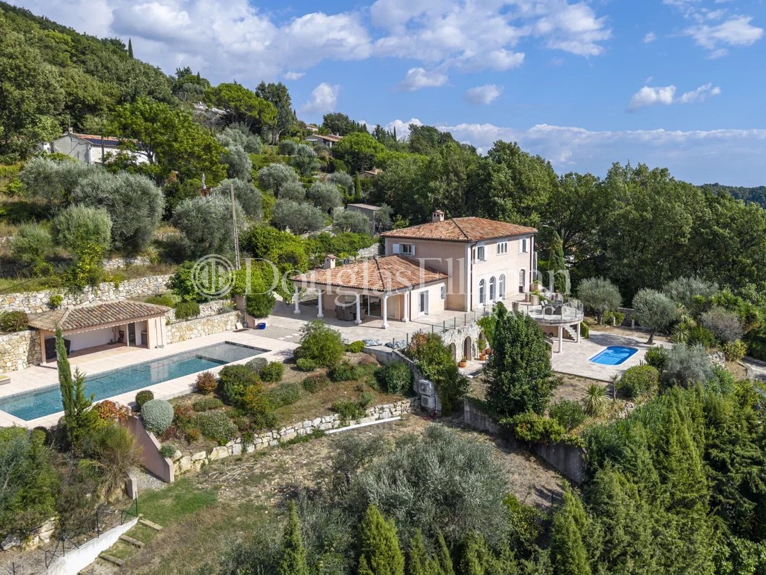 Villa in Châteauneuf-Grasse, Provence-Alpes-Côte d'Azur, France 2 - 16358271