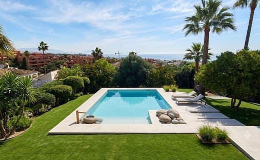 Villa in Buenas Noches, Estepona, Spain 1