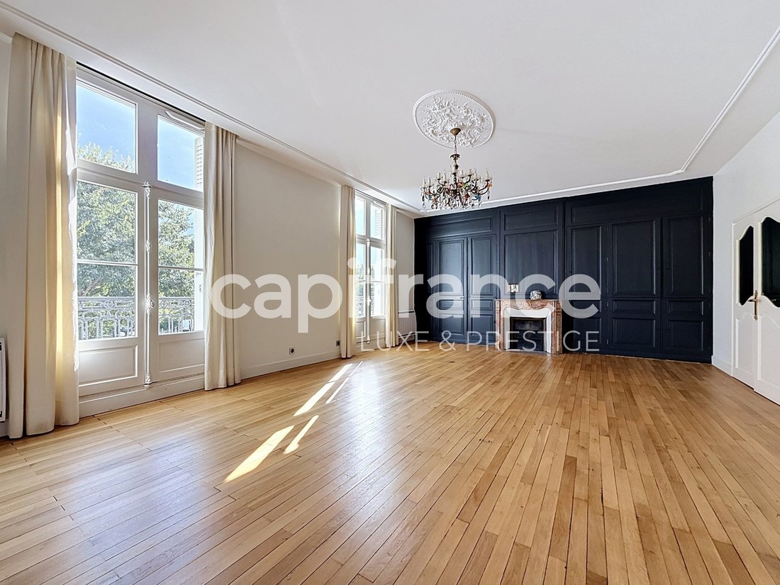 Appartamento a Saint-Cyr-sur-Loire, Centro-Val della Loira, Francia 1 - 18408413