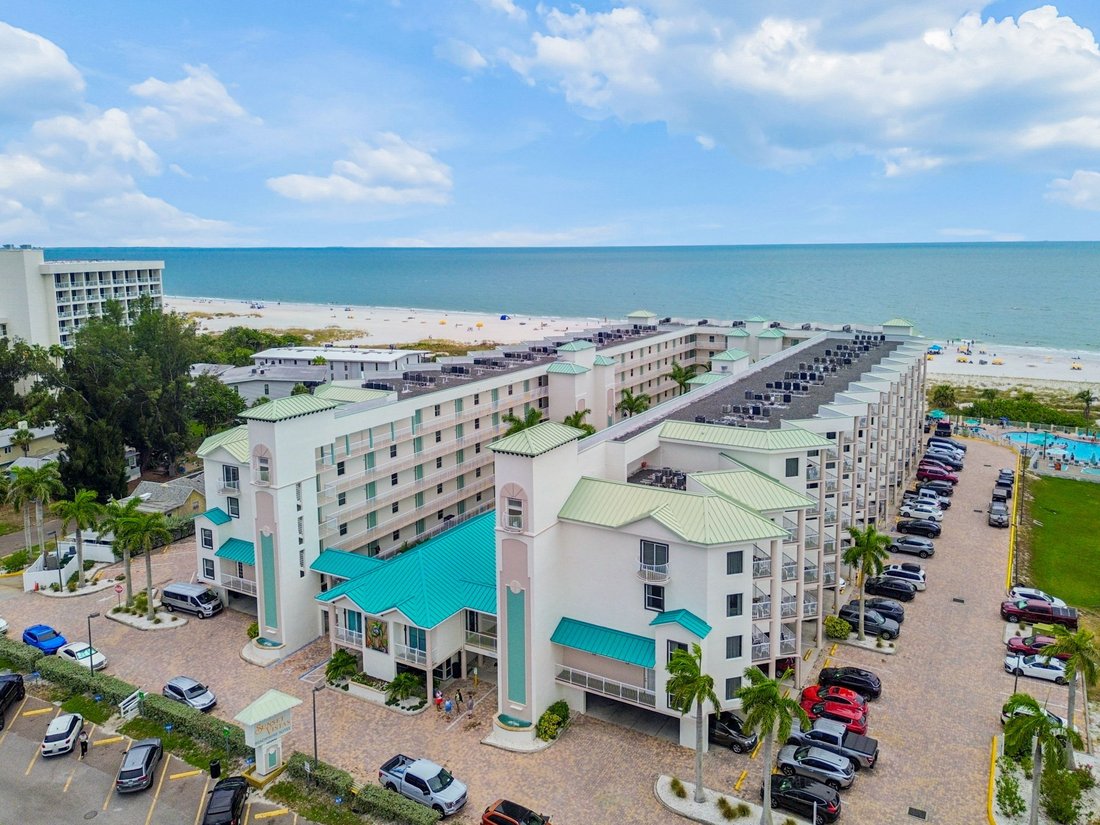 Condo in St. Pete Beach, Florida, United States 3 - 18728127