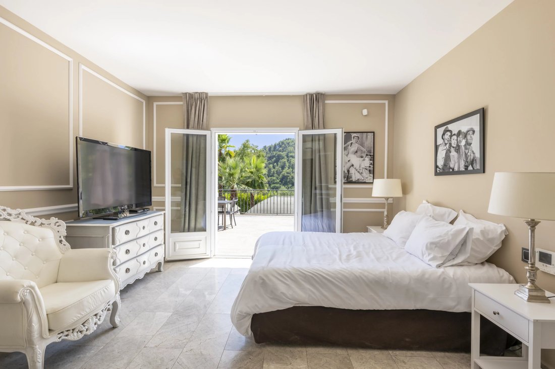 Villa in Grasse, Provence-Alpes-Côte d'Azur, Frankreich 5 - 18723934