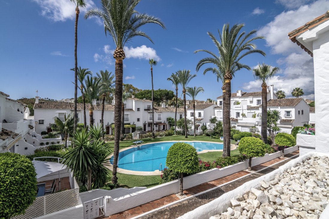 Townhouse in Nueva Andalucia, Marbella, Spain 2 - 18721901