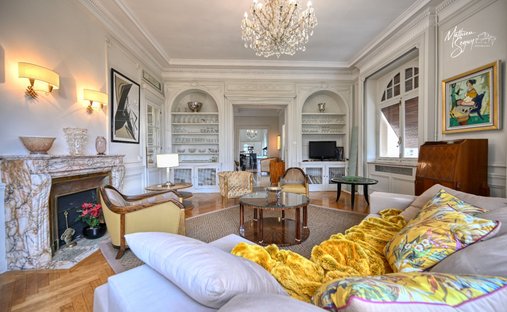 Maison à Chazelles-sur-Lyon, Auvergne-Rhône-Alpes, France 1