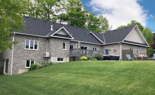 House in Medonte, Ontario, Canada 1