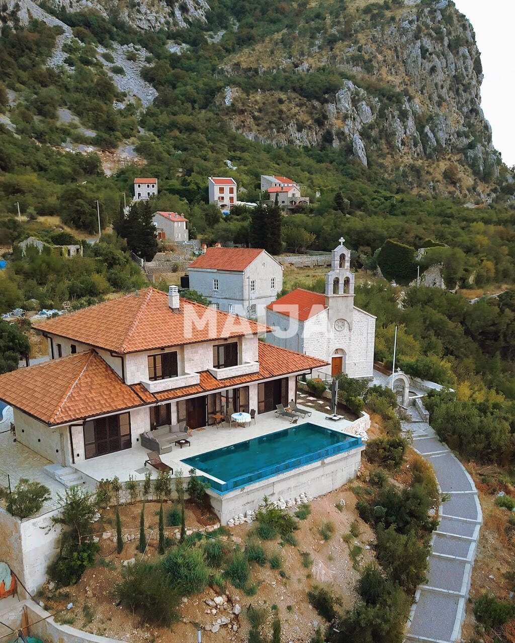 Villa in Tudorovići, Montenegro 1 - 18726308