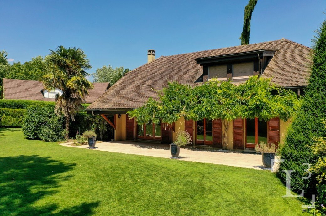 Casa en Gingins, Valdia, Suiza 1 - 18726808