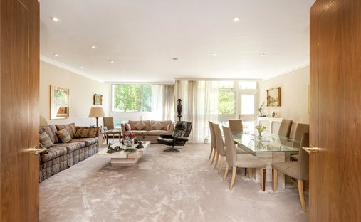 Apartment in St Jamess, Westminster, England 1