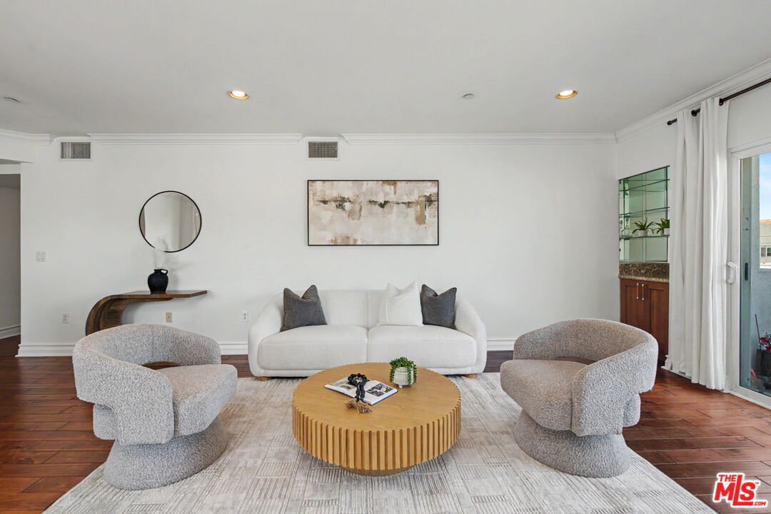 Los Angeles, California, United States 5 - 18728017