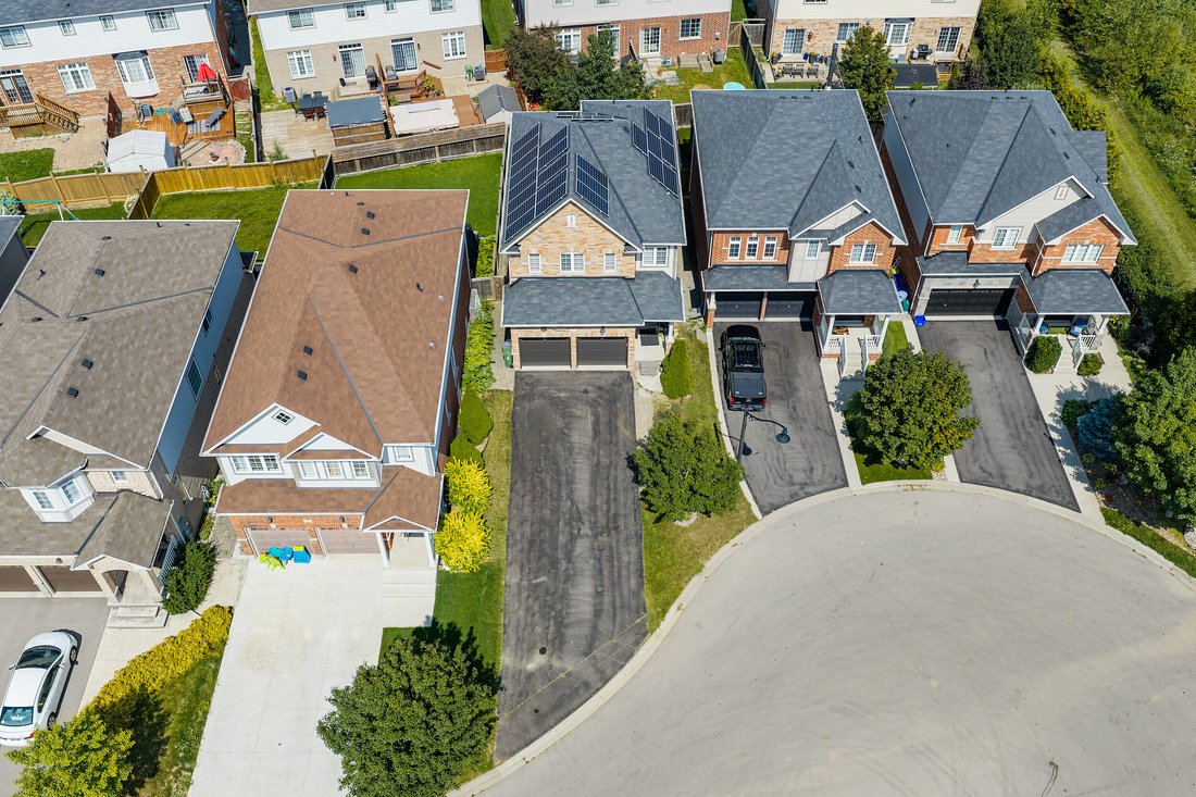 House in Hamilton, Ontario, Canada 3 - 18723607