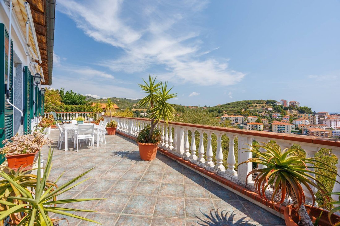 Villa en Porto Maurizio, Imperia, Liguria 2 - 18728997