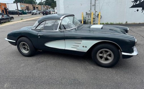 Chevrolet Corvette in Calverton, NY, United States 1