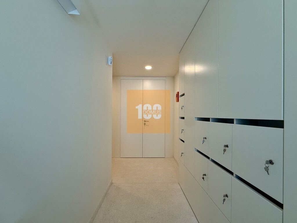 Apartamento en Lordelo do Ouro y Massarelos, Distrito de Oporto, Portugal 4 - 18720986