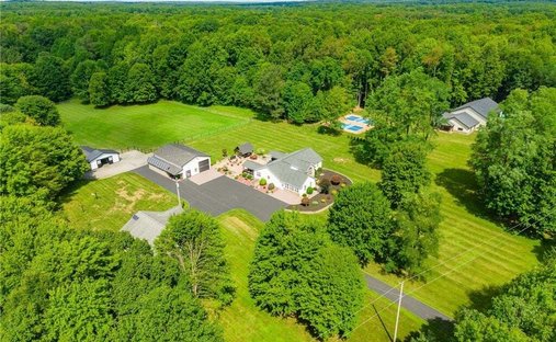 House in Garrettsville, Ohio, United States 1