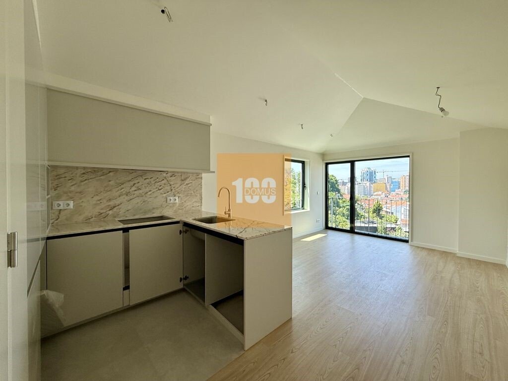 Apartamento en Lordelo do Ouro y Massarelos, Distrito de Oporto, Portugal 1 - 18720986