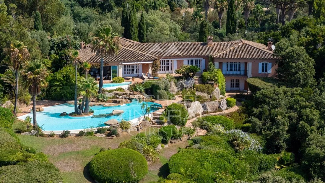 Villa in La Croix-Valmer, Provence-Alpes-Côte d'Azur, France 1 - 18721033