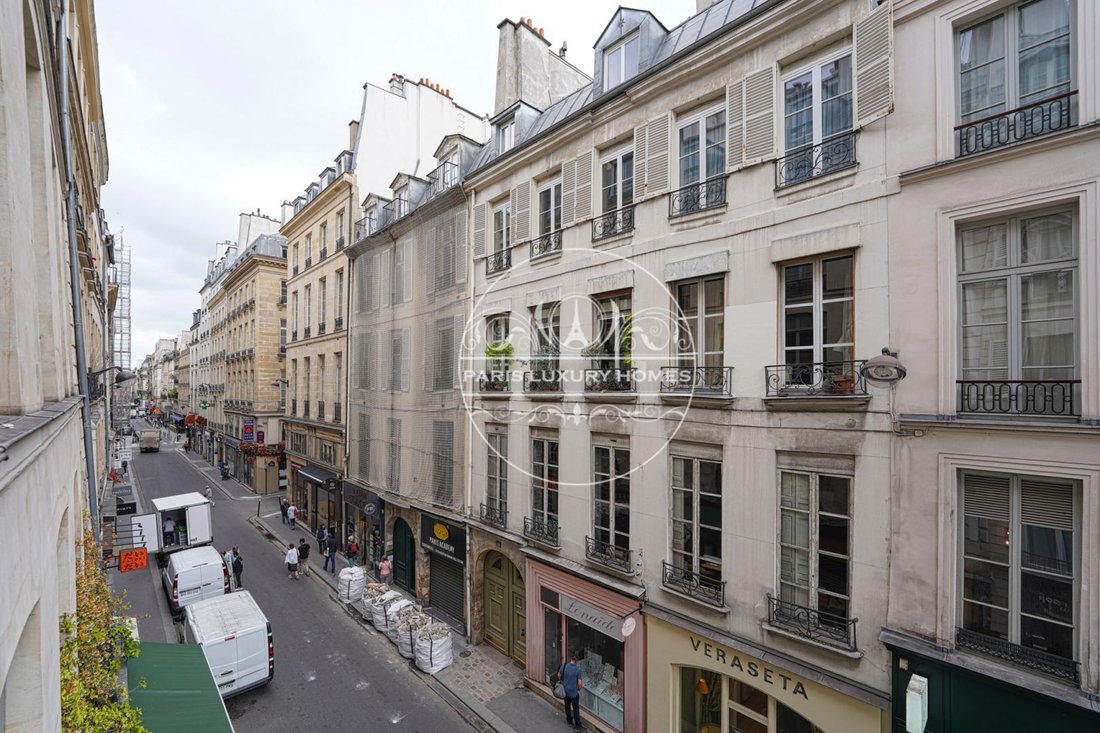 Apartment in Palais Royal, Paris 1er Arrondissement, Paris 4 - 18728293