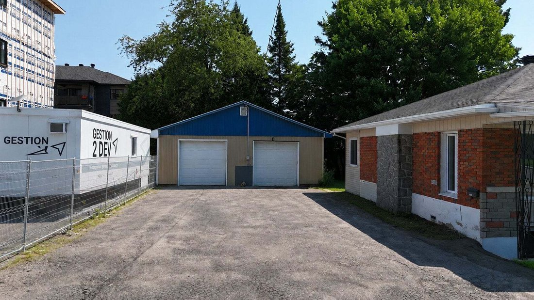 Sainte-Agathe-des-Monts, Quebec, Canada 5 - 18728232