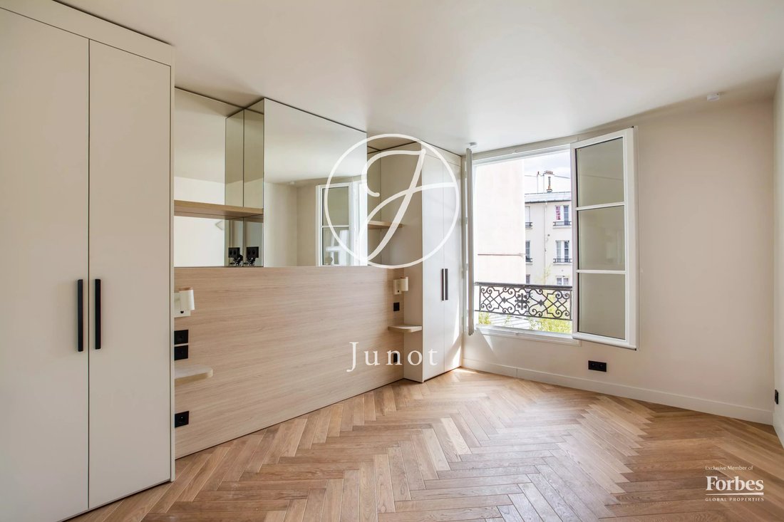 Apartment in Gros Caillou, Paris 7e Arrondissement, Paris 4 - 18725402