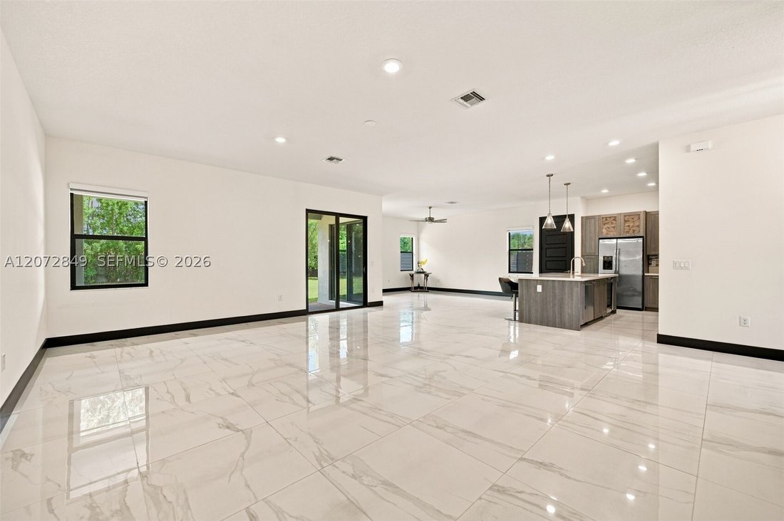 House in Hialeah, Florida, United States 5 - 18727011