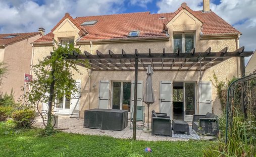 Casa en Le Mesnil-Saint-Denis, Isla de Francia, Francia 1