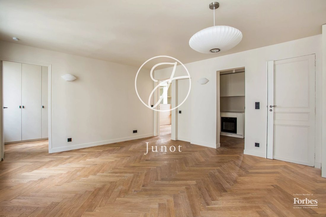 Apartment in Gros Caillou, Paris 7e Arrondissement, Paris 2 - 18725402