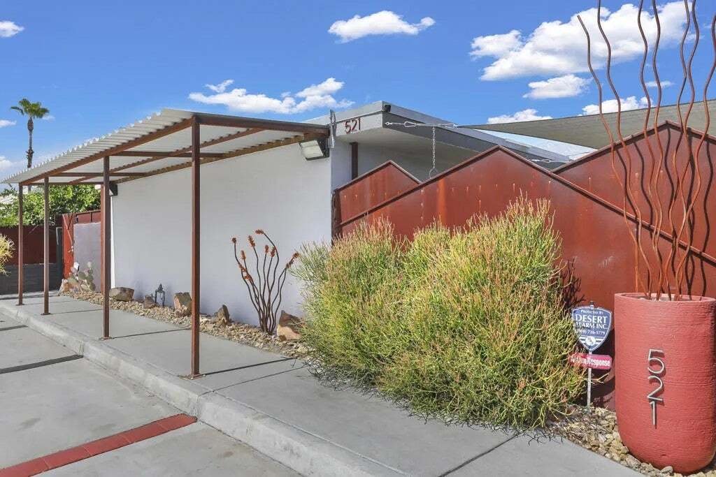 Palm Springs, California, United States 4 - 18727254