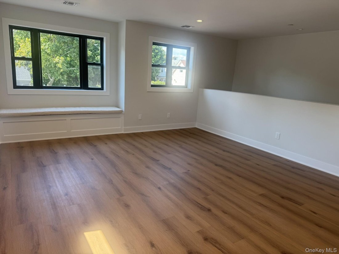 Condo in Lynbrook, New York, United States 4 - 18728010