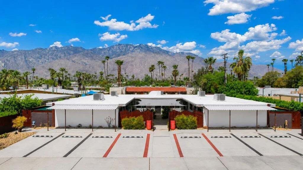 Palm Springs, California, United States 3 - 18727254