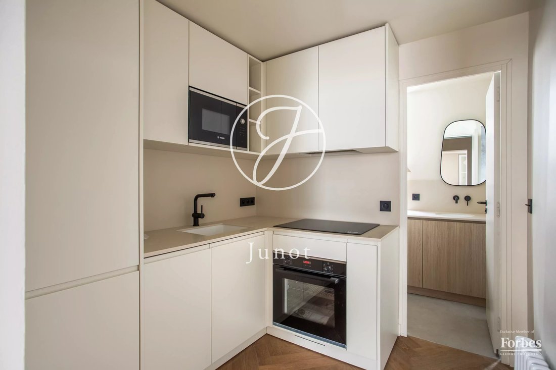 Apartment in Gros Caillou, Paris 7e Arrondissement, Paris 3 - 18725402