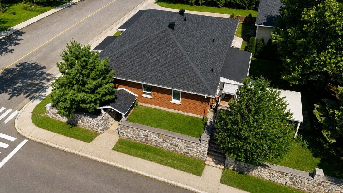 Sainte-Agathe-des-Monts, Quebec, Canada 3 - 18728232