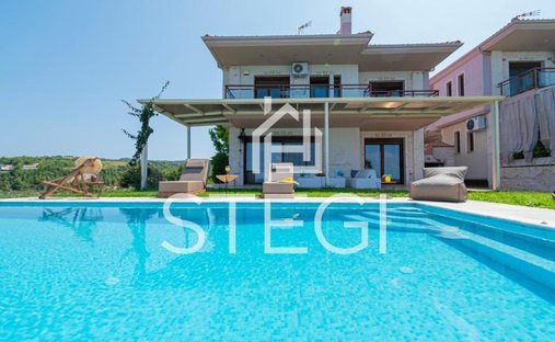 Villa in Pallini Municipal Unit, Macedonia and Thrace, Greece 1