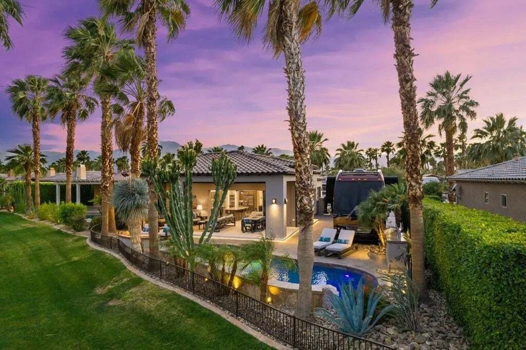 Indio, California, United States 4 - 18727338