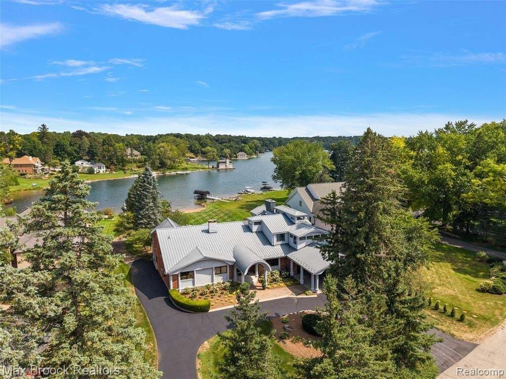 Casa a Lake Angelus, Michigan, Stati Uniti 1 - 18726638