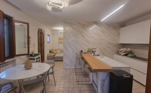 Maisons de campagne à Ronchi, Massa, Italie 1