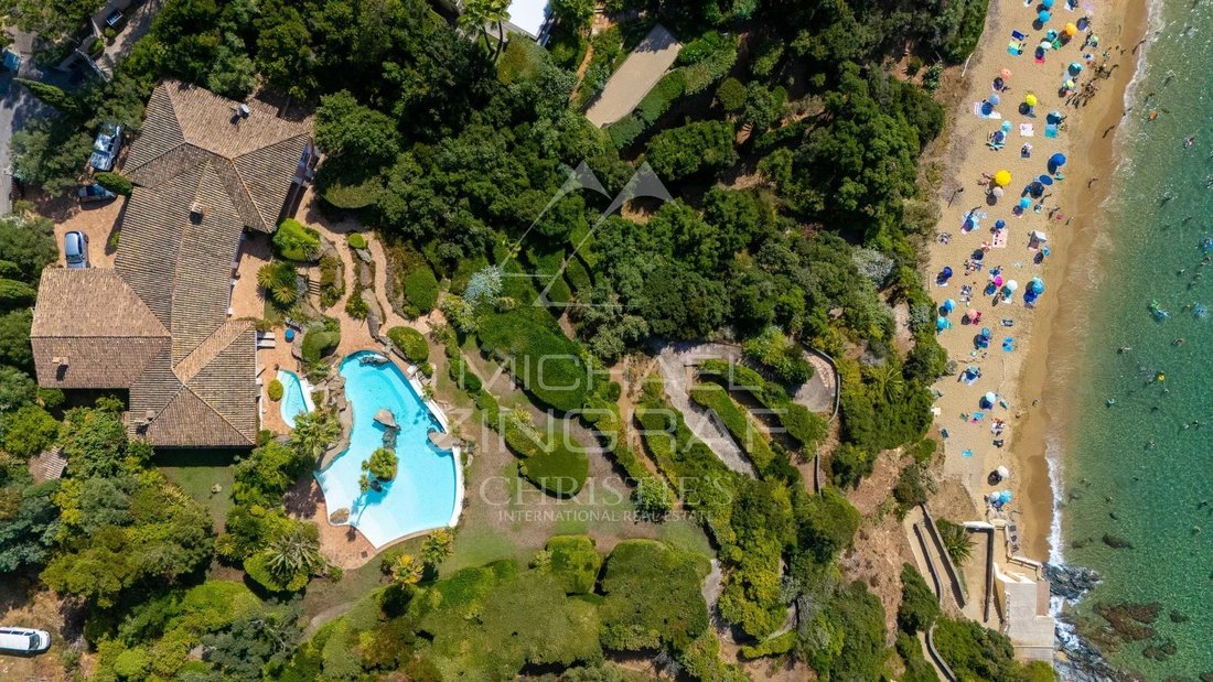 Villa in La Croix-Valmer, Provence-Alpes-Côte d'Azur, France 2 - 18721033