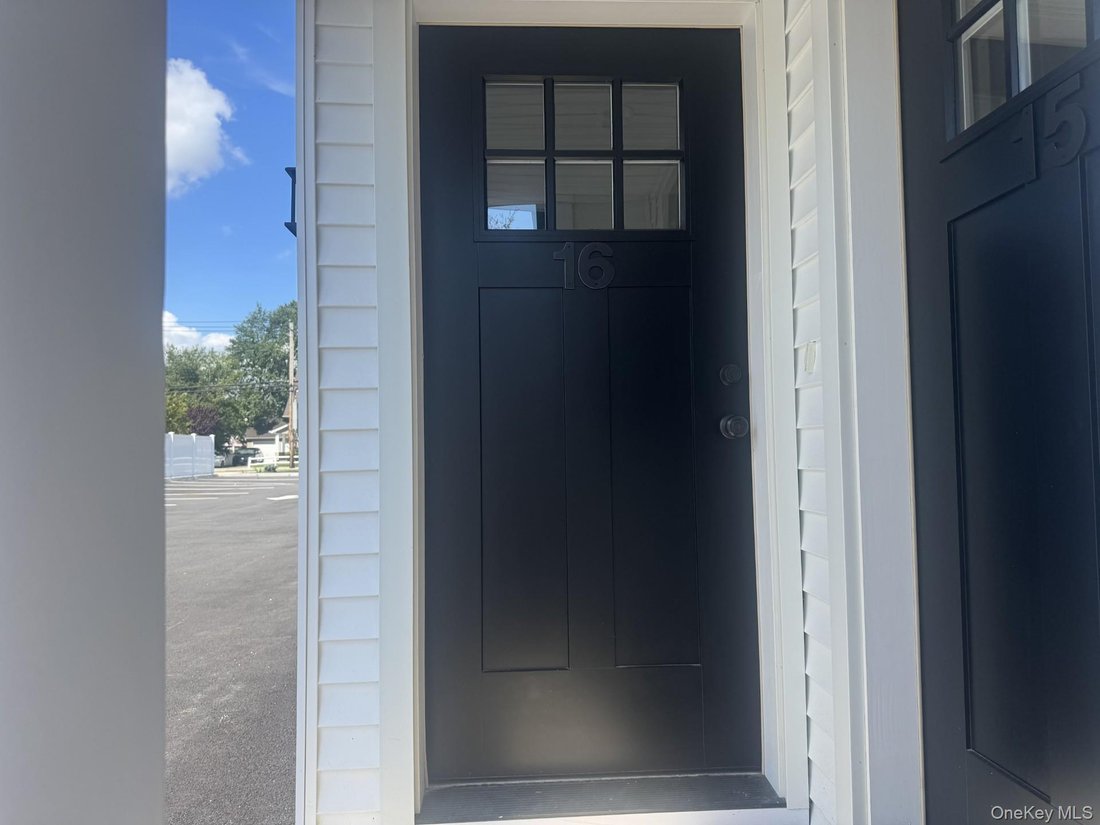 Condo in Lynbrook, New York, United States 3 - 18728010