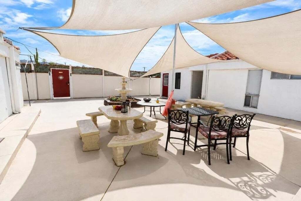 Desert Hot Springs, California, United States 5 - 18727225